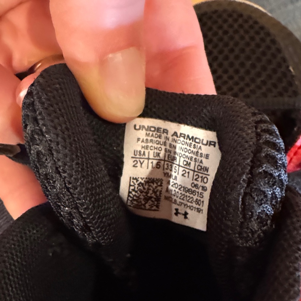 Boys Under Armour Basketball Sneakers - Picture 6 of 6